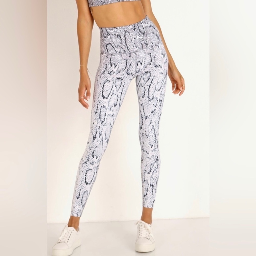 Beyond Yoga Ombre Snake Printed High Waisted
Midi Leggings Smooth Size Small